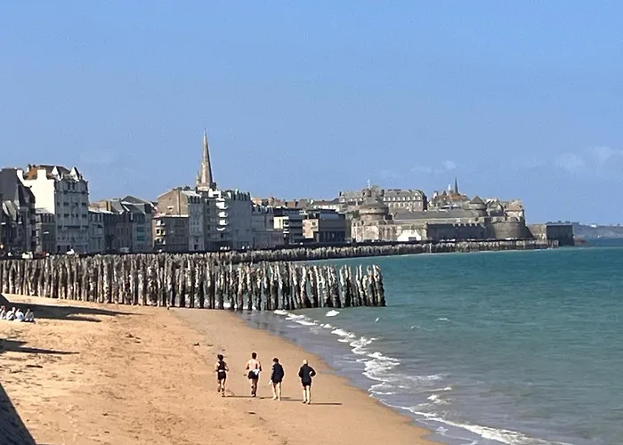 Emeraude, Pleine Vue De Mer