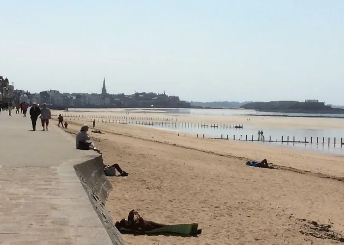 Emeraude, Pleine Vue De Mer