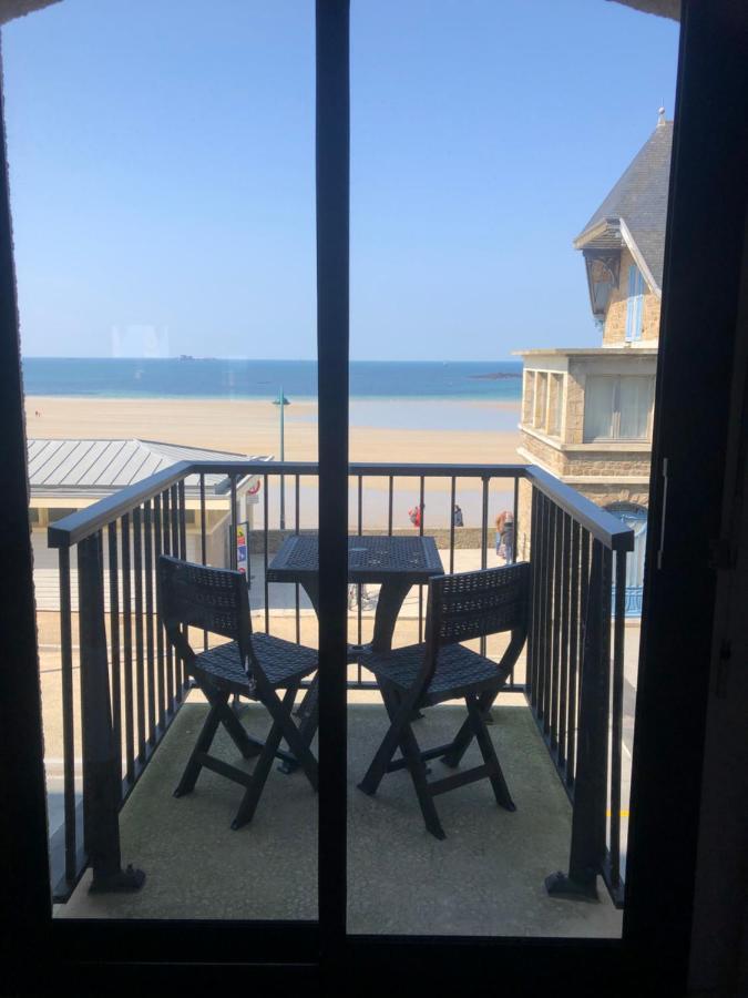 Emeraude, Pleine Vue De Saint-Malo