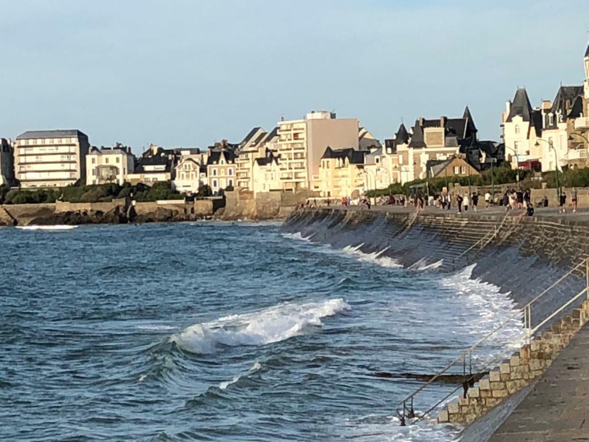 Emeraude, Pleine Vue De Saint-Malo